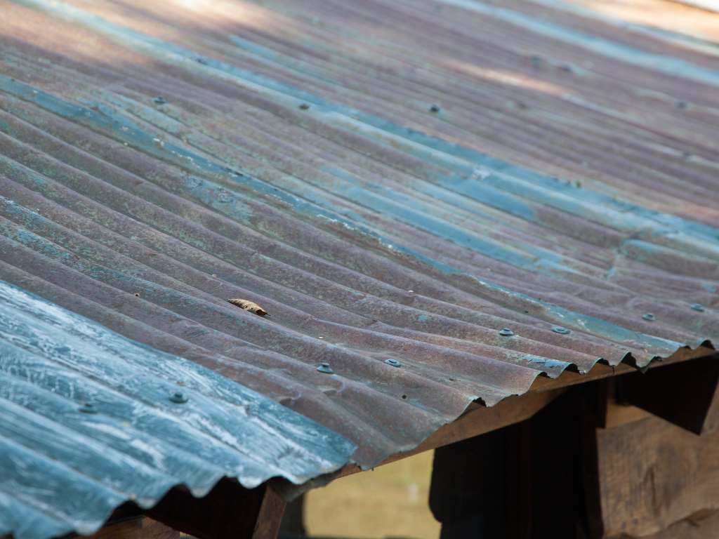 折板屋根の雨漏り原因と修理方法について 埼玉県の屋根補修は未来アートにお任せ 未来アート株式会社